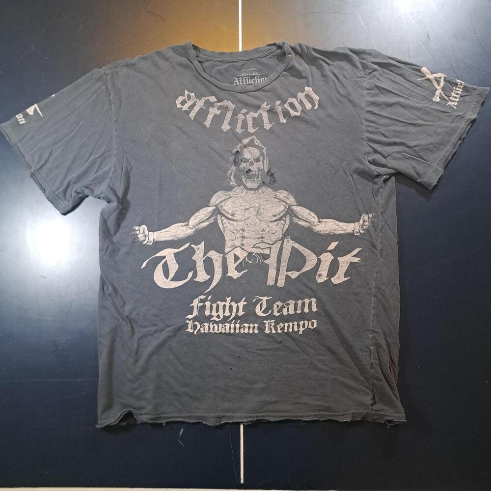Affliction Men's Grey and Black T-shirt